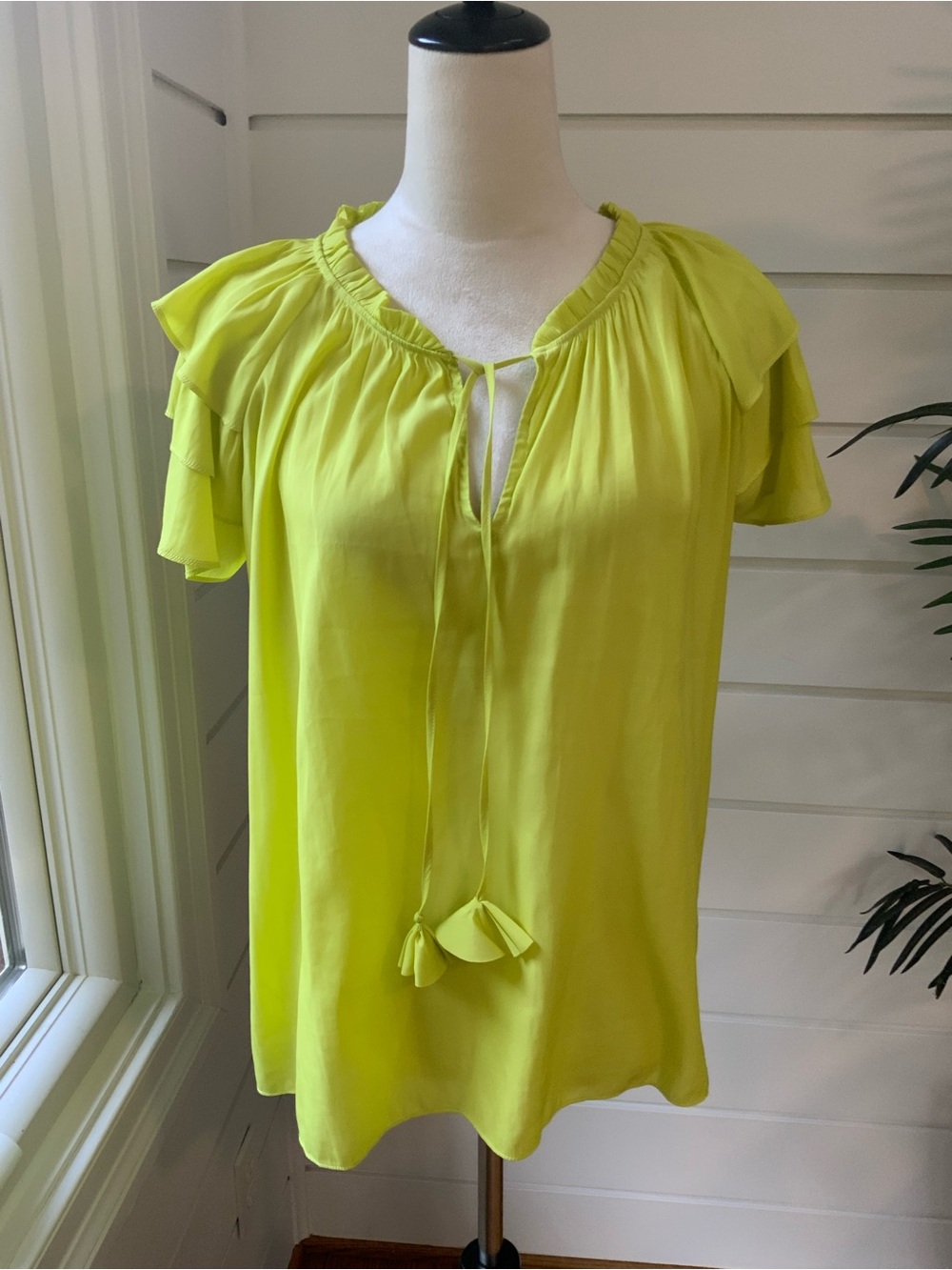 Rose & Olive Lime Ruffle Sleeve Tie-Front Blouse Size L